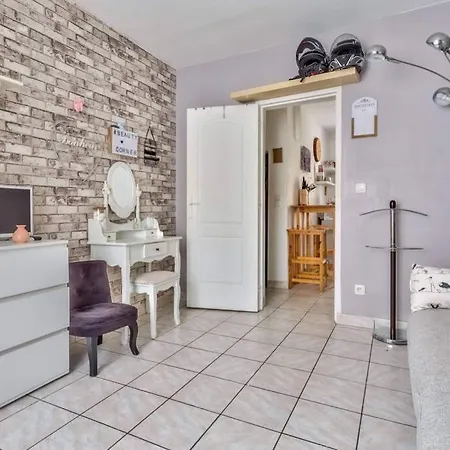 Charmant appartement T1 dans le quartier Crimée Parigi